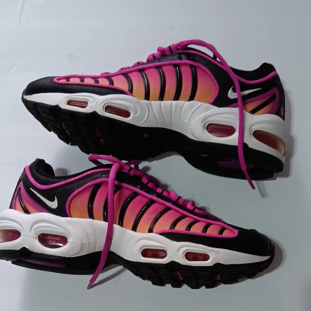 Nike Air Max Women's Black and Pink Athletic Shoes